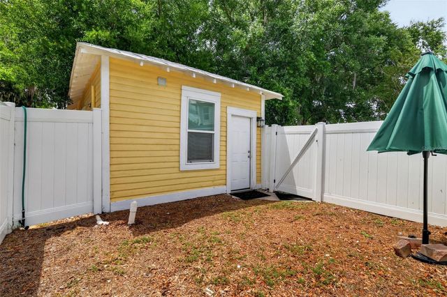 708 E LEMON AVENUE, Eustis, FL 32726