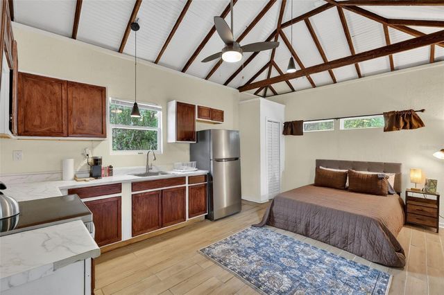 708 E LEMON AVENUE, Eustis, FL 32726