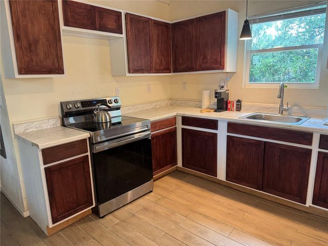 708 E LEMON AVENUE, Eustis, FL 32726