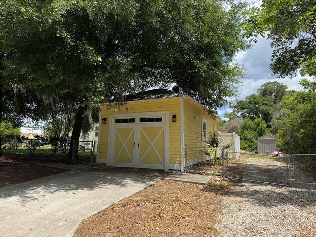708 E LEMON AVENUE, Eustis, FL 32726