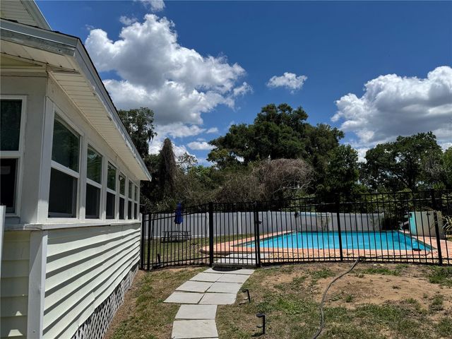 708 E LEMON AVENUE, Eustis, FL 32726
