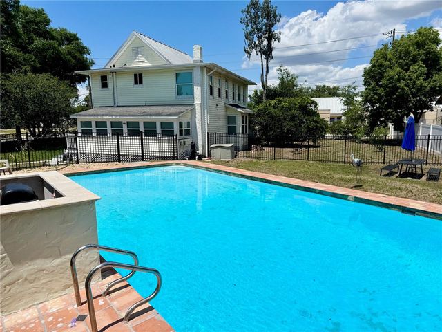 708 E LEMON AVENUE, Eustis, FL 32726