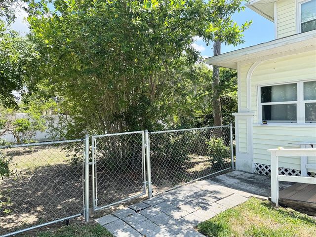 708 E LEMON AVENUE, Eustis, FL 32726