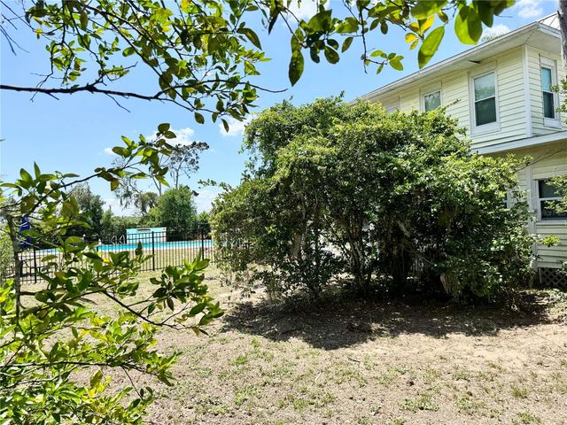 708 E LEMON AVENUE, Eustis, FL 32726