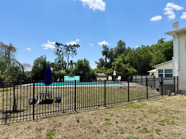 708 E LEMON AVENUE, Eustis, FL 32726