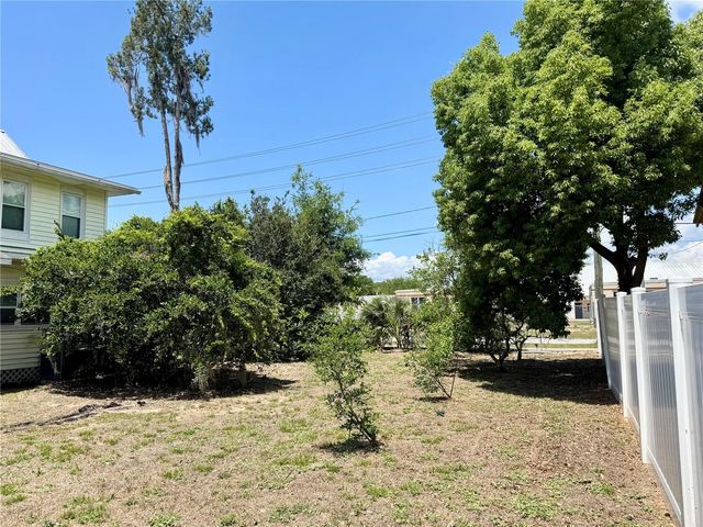 708 E LEMON AVENUE, Eustis, FL 32726