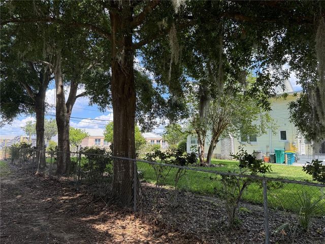 708 E LEMON AVENUE, Eustis, FL 32726