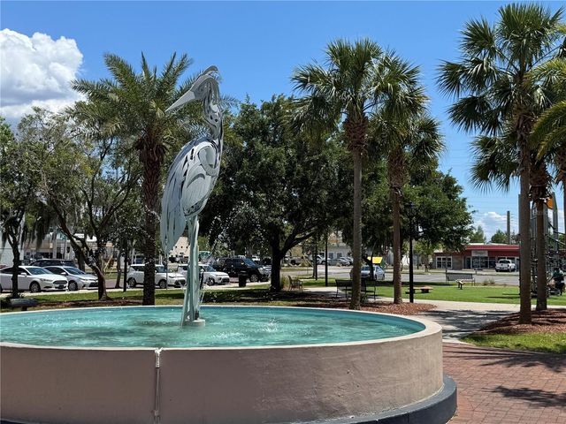 708 E LEMON AVENUE, Eustis, FL 32726