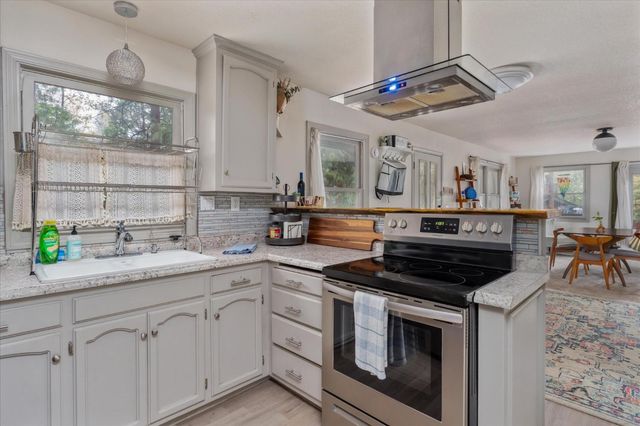 2273 Flanders Dr, Arnold, CA 95223