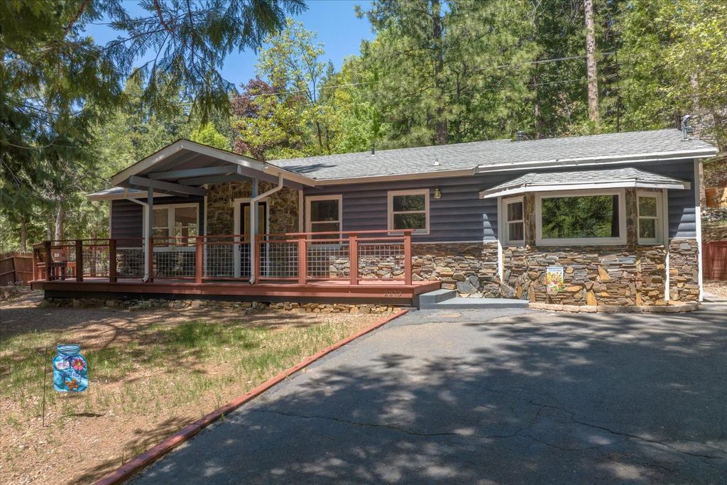 2273 Flanders Dr, Arnold, CA 95223