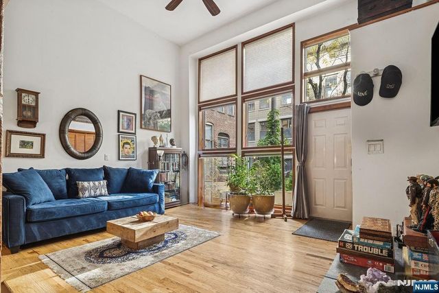 54-60 Mcwhorter 108, Newark, NJ 07105