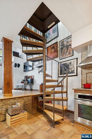 54-60 Mcwhorter 108, Newark, NJ 07105