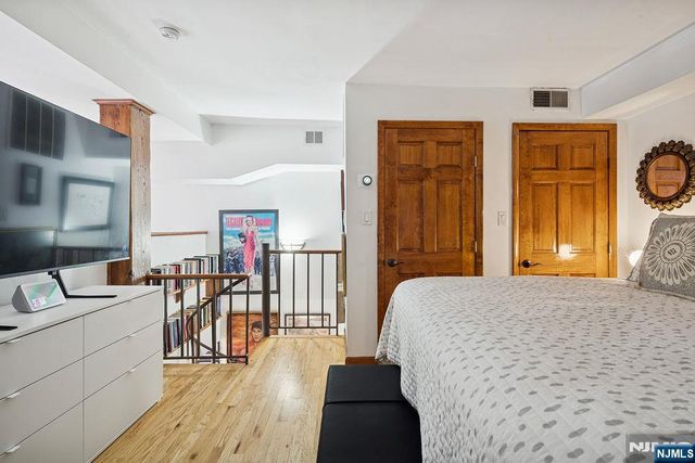 54-60 Mcwhorter 108, Newark, NJ 07105