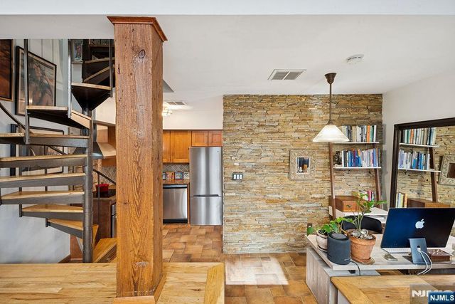 54-60 Mcwhorter 108, Newark, NJ 07105