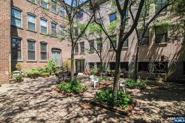 54-60 Mcwhorter 108, Newark, NJ 07105