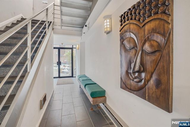 54-60 Mcwhorter 108, Newark, NJ 07105