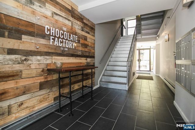 54-60 Mcwhorter 108, Newark, NJ 07105