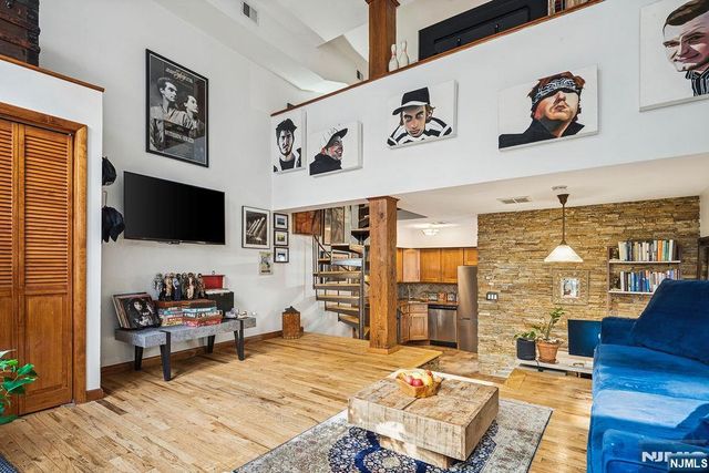 54-60 Mcwhorter 108, Newark, NJ 07105