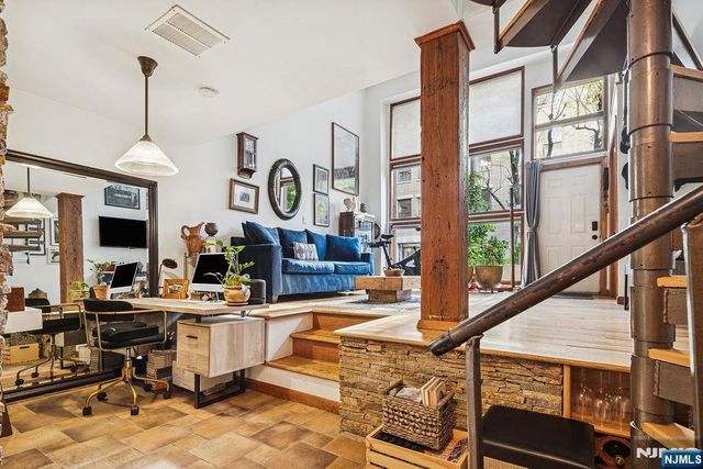 54-60 Mcwhorter 108, Newark, NJ 07105