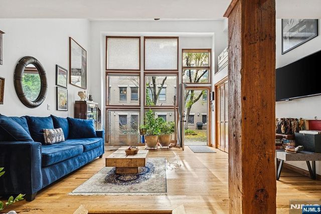 54-60 Mcwhorter 108, Newark, NJ 07105