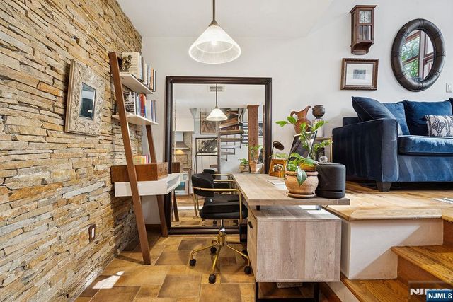 54-60 Mcwhorter 108, Newark, NJ 07105