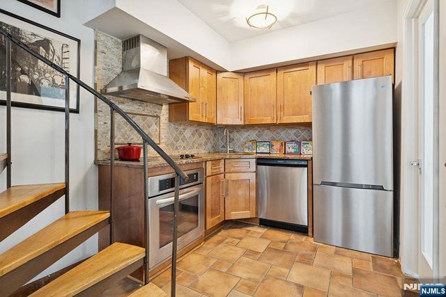 54-60 Mcwhorter 108, Newark, NJ 07105