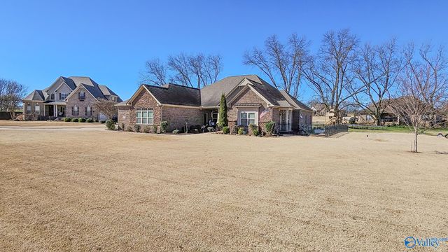 18795 S Haven Circle S, Athens, AL 35613