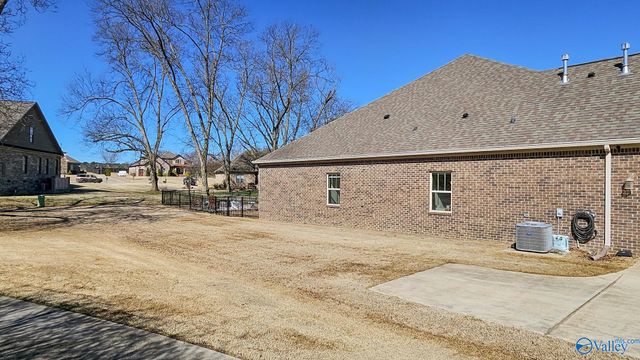 18795 S Haven Circle S, Athens, AL 35613