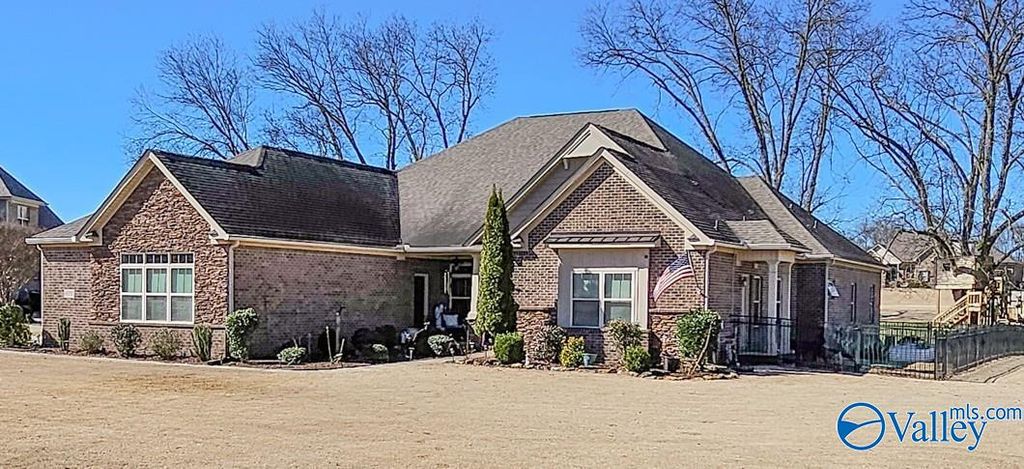 18795 S Haven Circle S, Athens, AL 35613