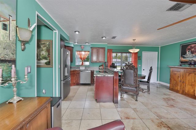 6907 9TH AVENUE NW, Bradenton, FL 34209