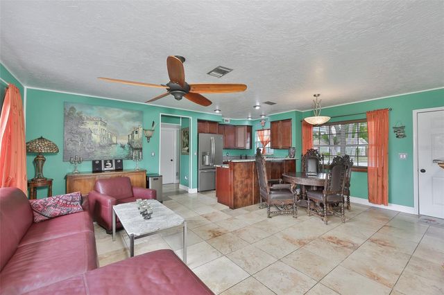 6907 9TH AVENUE NW, Bradenton, FL 34209