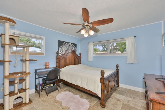 6907 9TH AVENUE NW, Bradenton, FL 34209