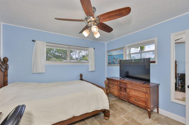 6907 9TH AVENUE NW, Bradenton, FL 34209