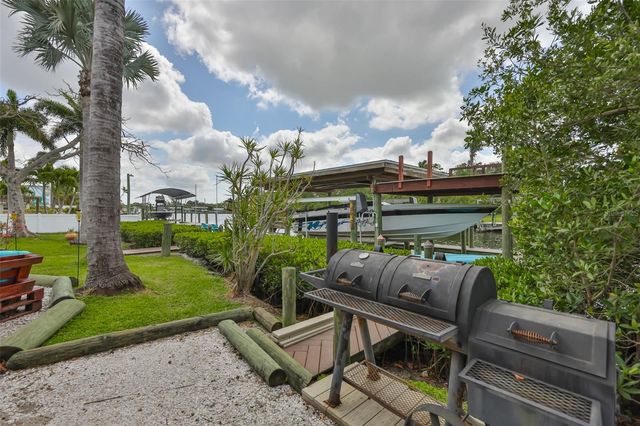 6907 9TH AVENUE NW, Bradenton, FL 34209