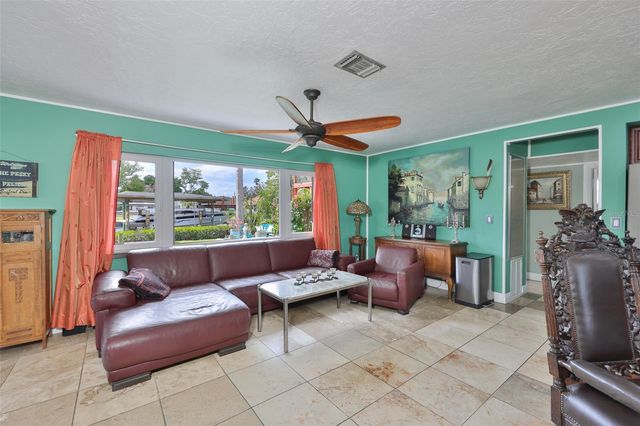 6907 9TH AVENUE NW, Bradenton, FL 34209