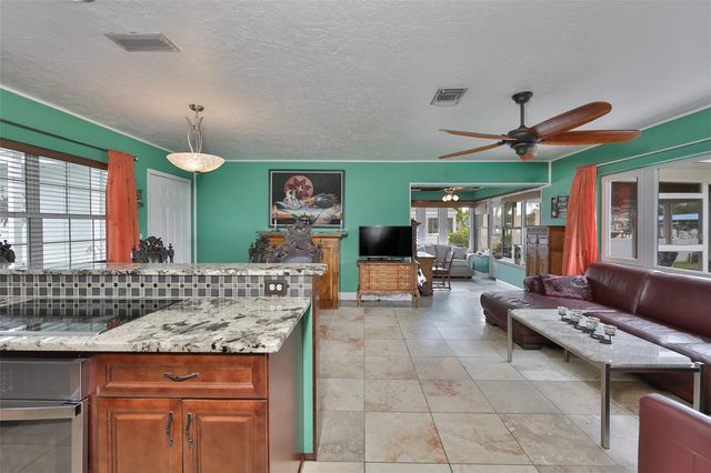 6907 9TH AVENUE NW, Bradenton, FL 34209