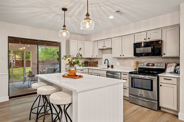 913 Ronald Street, White Settlement, TX 76108