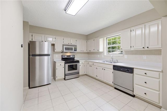 9707 W 83rd Terrace, Overland Park, KS 66212