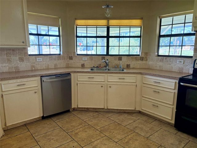 8874 Spring Woods Drive, Montgomery, TX 77316