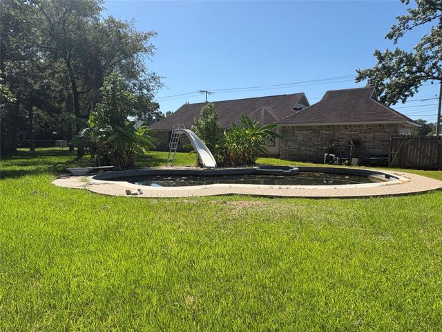8874 Spring Woods Drive, Montgomery, TX 77316