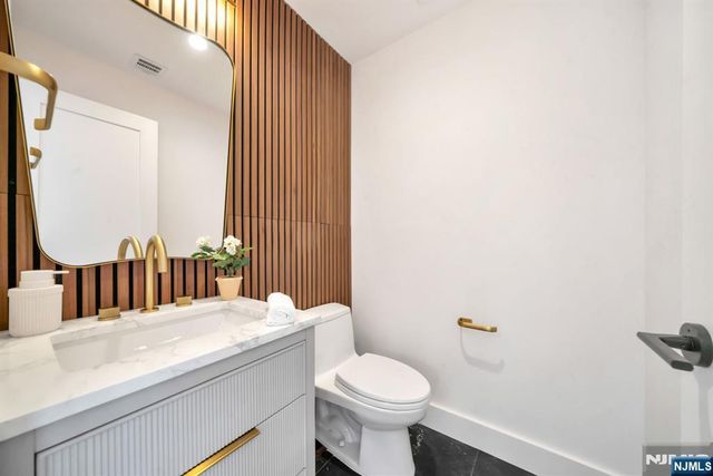 368 Knickerbocker Road, Tenafly, NJ 07670