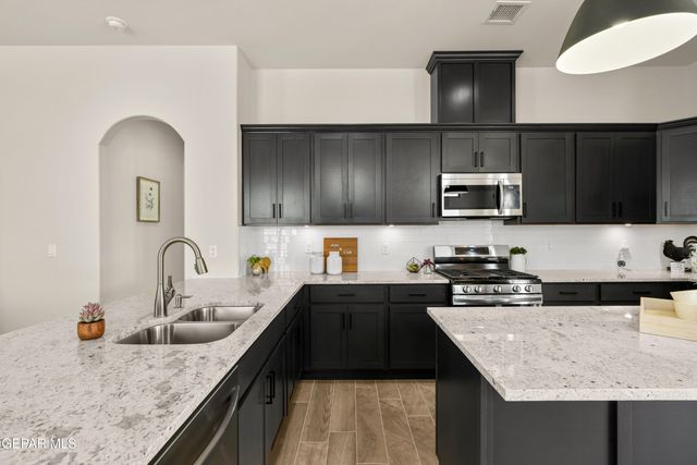 705 Paseo Modesto Drive, Horizon City, TX 79928