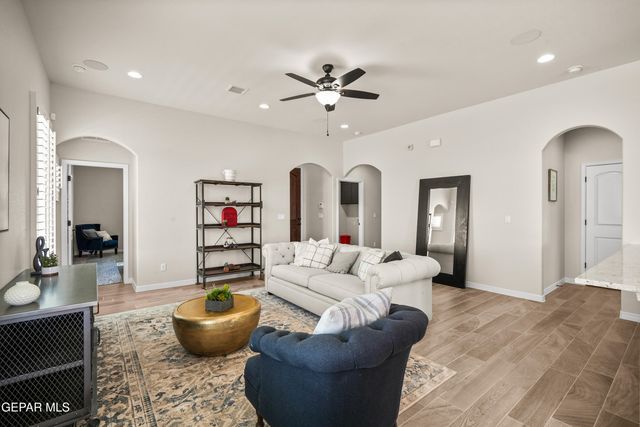 705 Paseo Modesto Drive, Horizon City, TX 79928