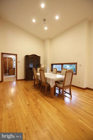 6872 MELROSE DR, Mclean, VA 22101