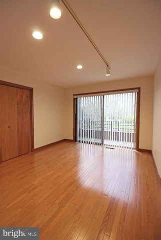 6872 MELROSE DR, Mclean, VA 22101