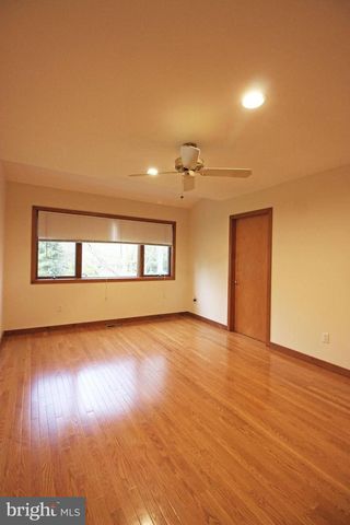 6872 MELROSE DR, Mclean, VA 22101