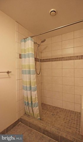 6872 MELROSE DR, Mclean, VA 22101