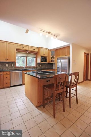 6872 MELROSE DR, Mclean, VA 22101