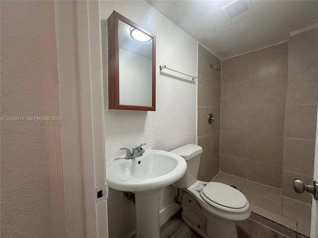 50 NW 79th St 6, Miami, FL 33150