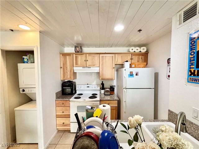 1381 East University Avenue 102, Las Vegas, NV 89119